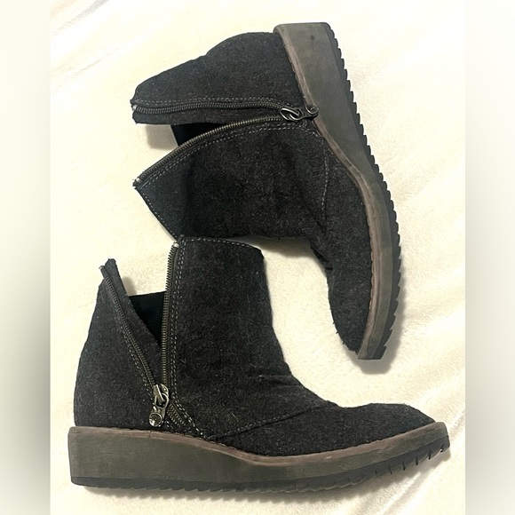 Blowfish Dark Gray Ankle Boots with Zipper and Buckle Detail Women’s Size 6 - Picture 6 of 12
